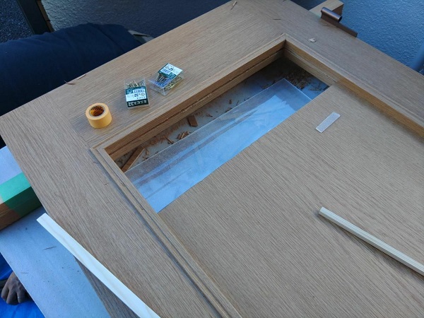 東京都杉並区・M様　2階洋室ドアリフォーム工事(木製ドアに窓を付けました) (3)